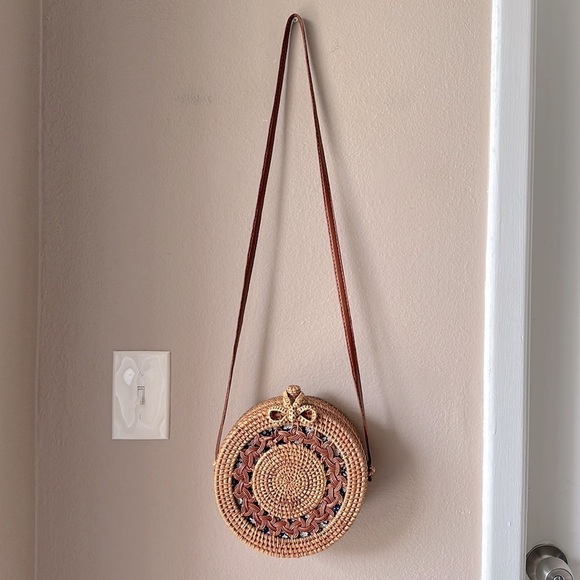 Woven Basket Round Shoulder Bag - Picture 2 of 7